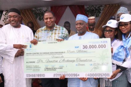 MOBILISATION: LA COMMUNAUTÉ MUSULMANE DE CENTRAFRIQUE ACCORDE UN SOUTIEN FINANCIER EN SOUTIEN À LA CANDIDATURE DU PROFESSEUR FAUSTIN ARCHANGE TOUADÉRA